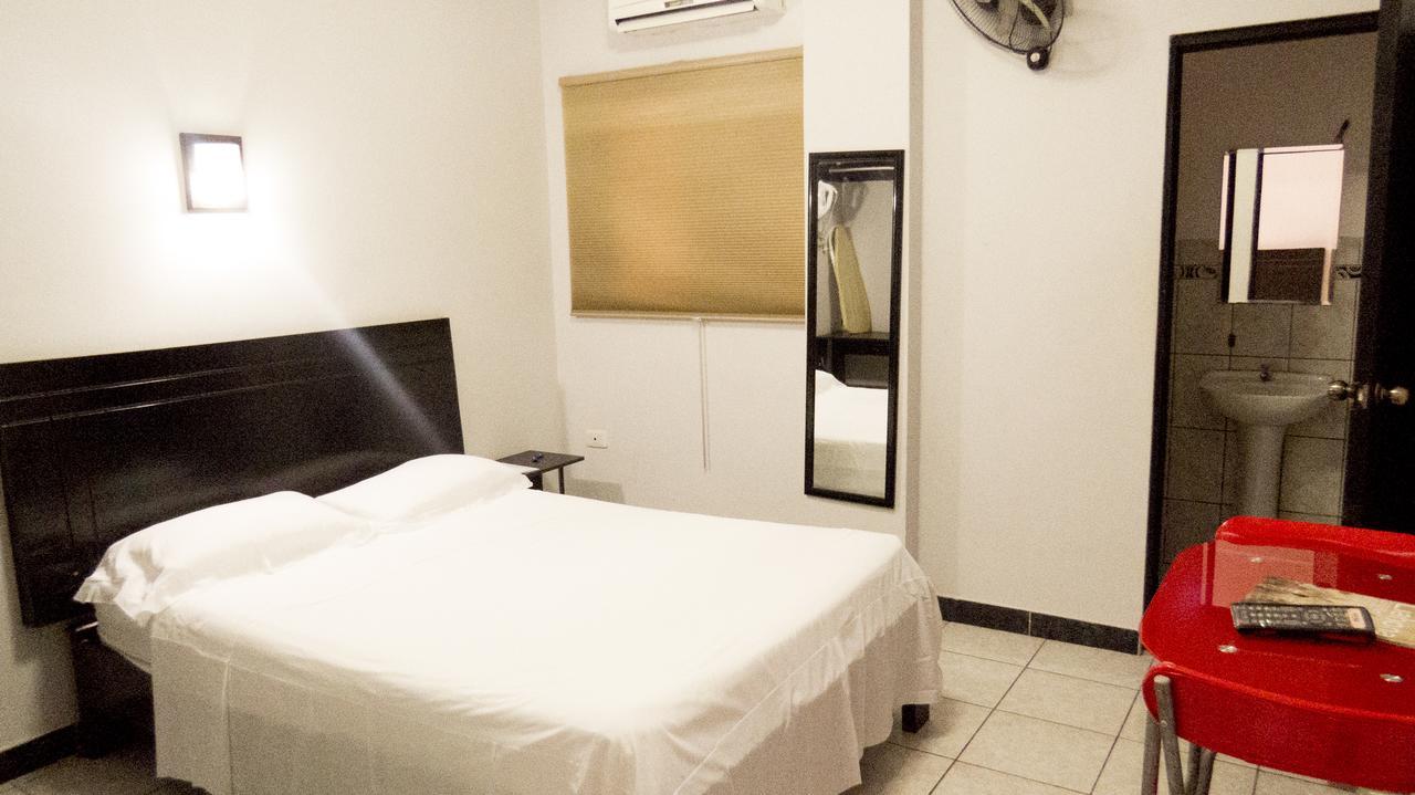 Jer'S Hostal Tumbes Kültér fotó