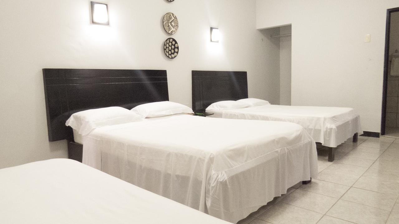Jer'S Hostal Tumbes Kültér fotó