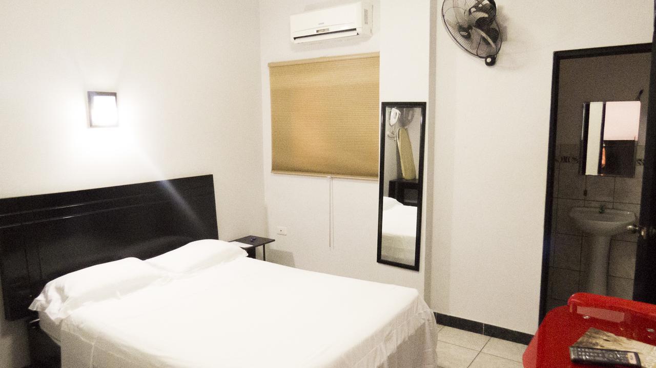 Jer'S Hostal Tumbes Kültér fotó
