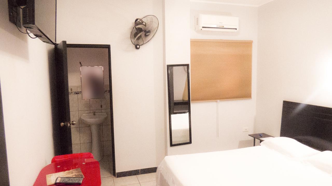 Jer'S Hostal Tumbes Kültér fotó