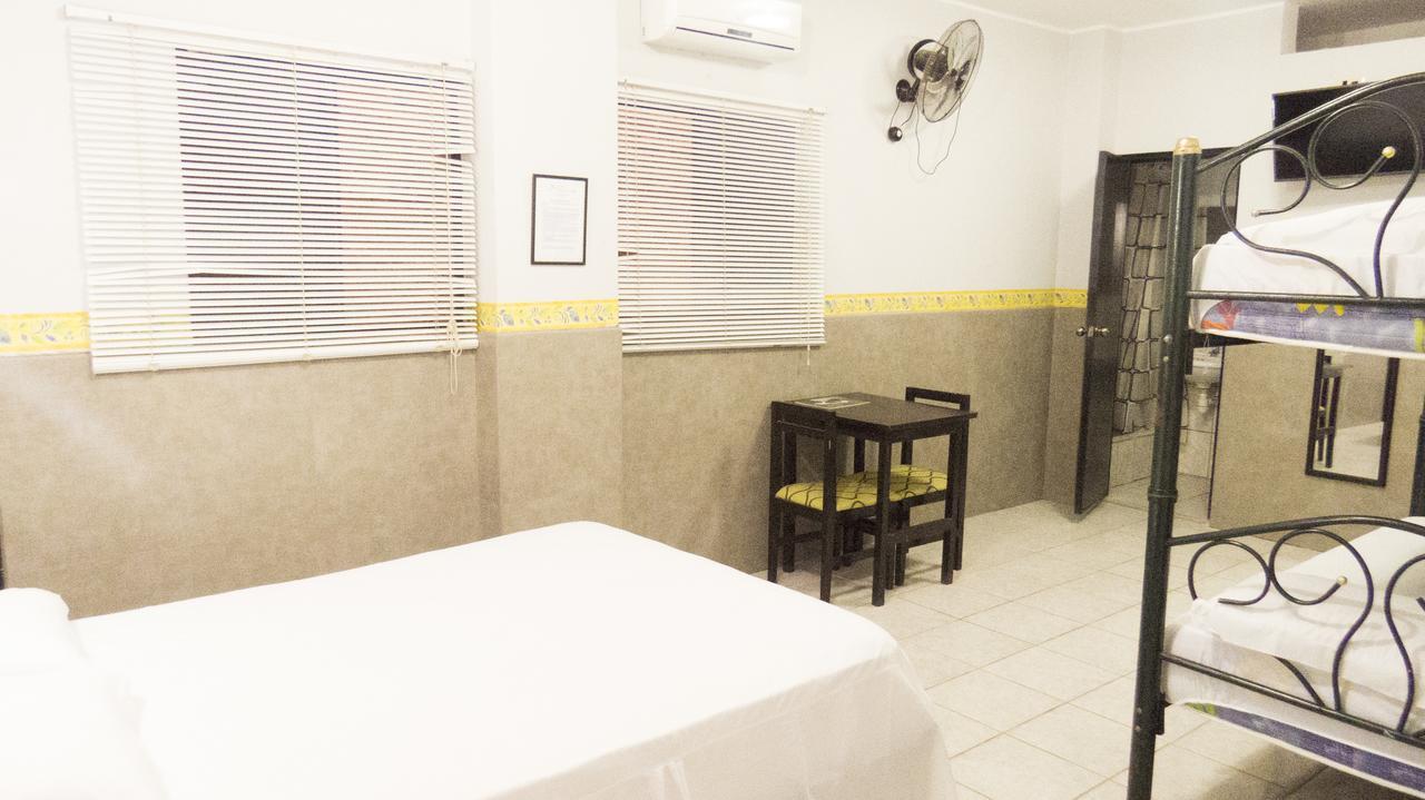 Jer'S Hostal Tumbes Kültér fotó