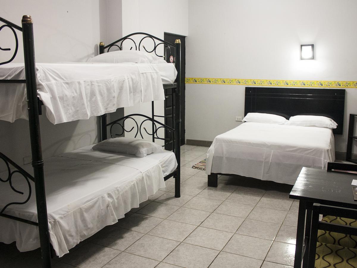 Jer'S Hostal Tumbes Kültér fotó